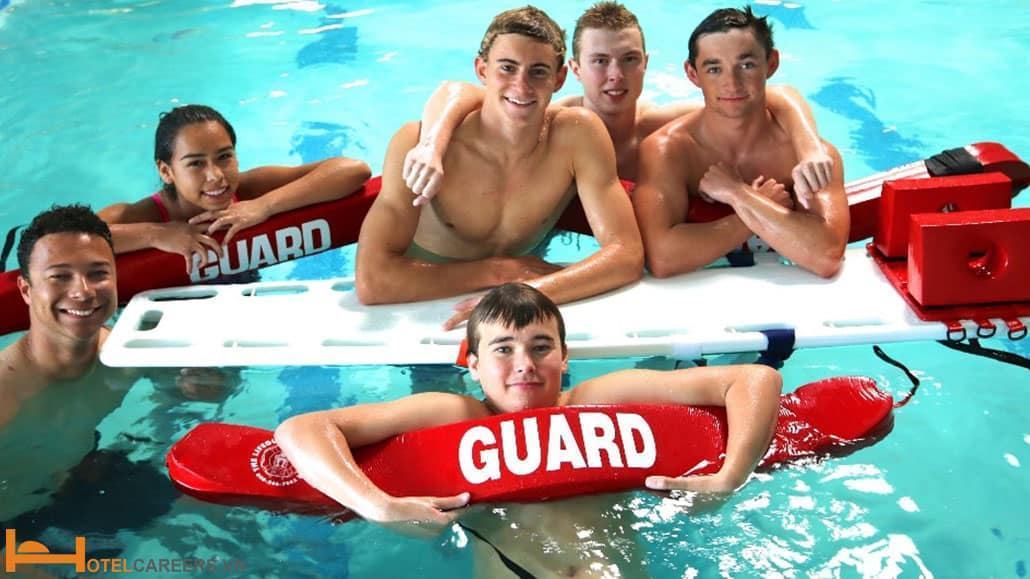 Nhân viên cứu hộ hồ bơi (Life Guard) cần tham gia các khóa huấn luyện cứu hộ