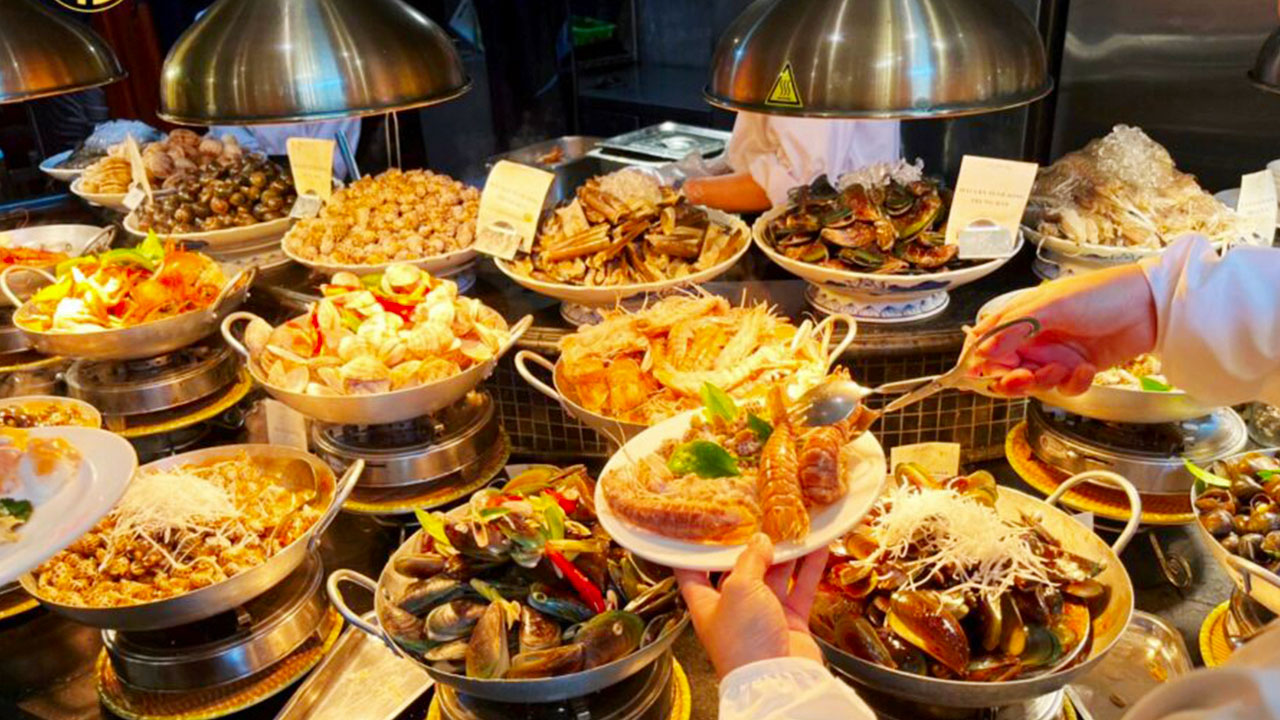 Đa dạng món ăn tại Maison Sen Buffet