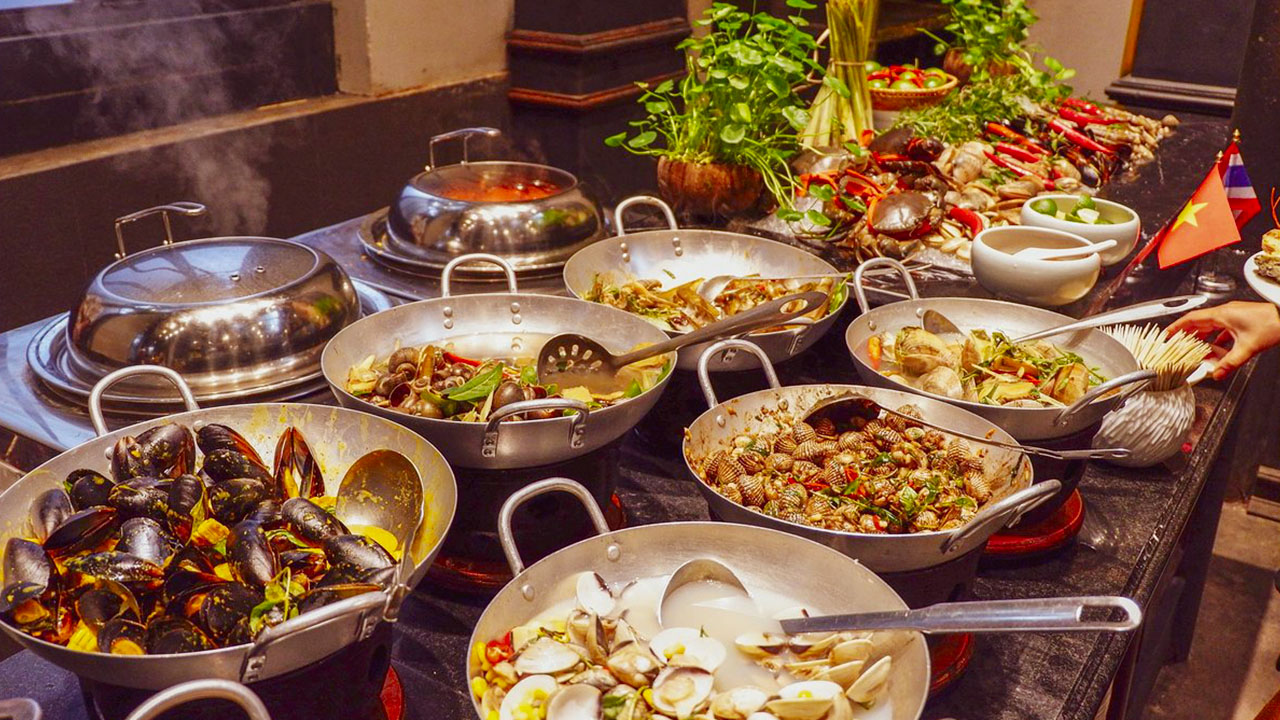 Hải sản tươi ngon tại Maison Sen Buffet