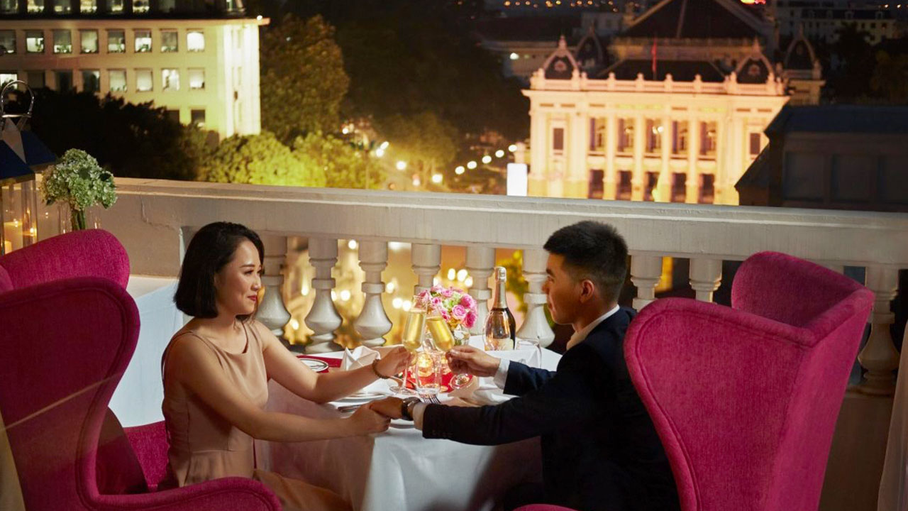 Không gian ăn uống lãng mạn tại de l'Opera Hanoi