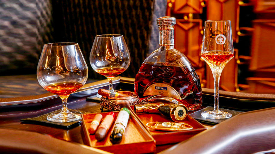 Rượu Cognac được ủ khá lâu mới có thể ra thành phẩm và bày bán trên thị trường