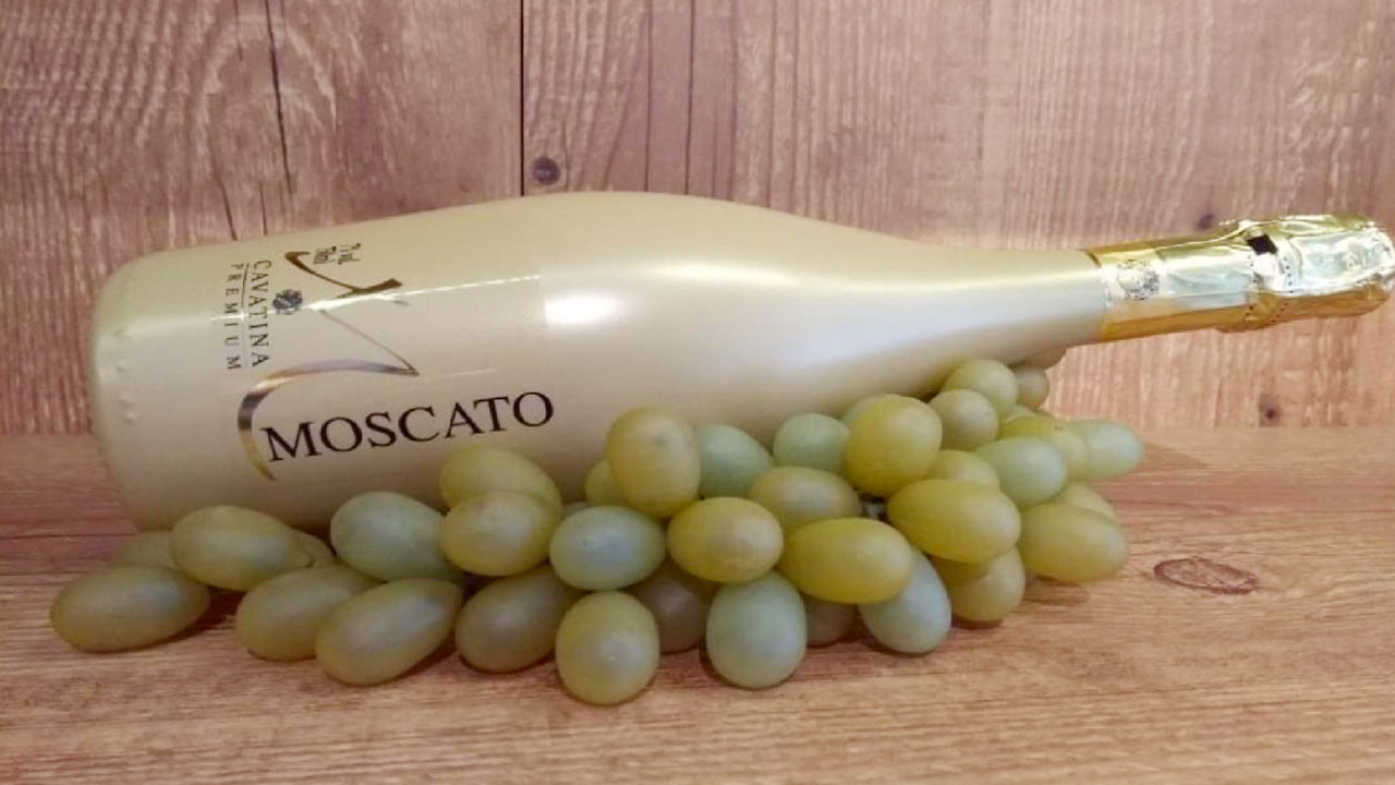 Rượu vang Moscato Cavatina Premium